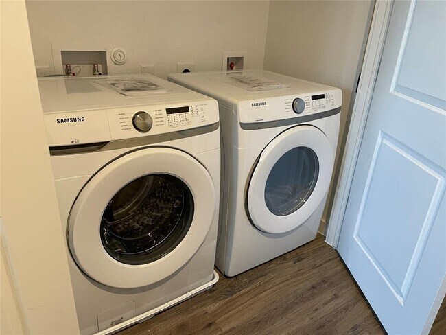 Building Photo - 3809 Valley View Rd