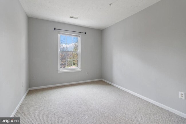 Building Photo - 8926 Mallard Ct