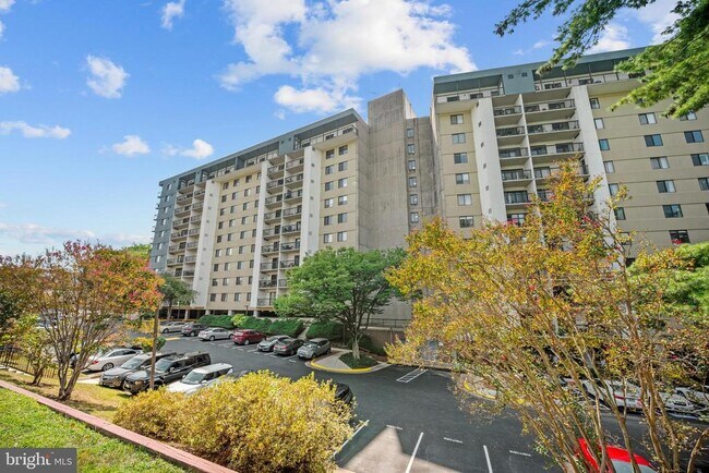 Building Photo - 3800 Powell Ln