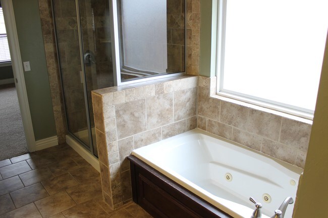 Building Photo - 10217 SW 28th Cir