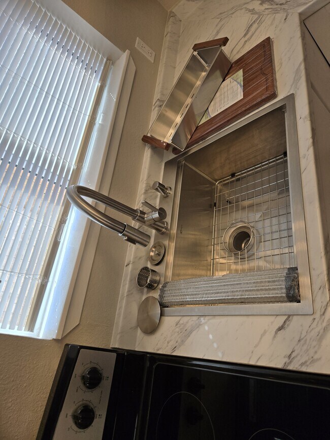 Building Photo - 5155 Quinella Ct