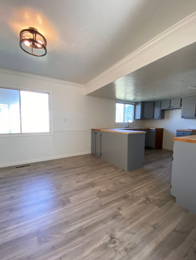 Building Photo - House in Duschesne for rent