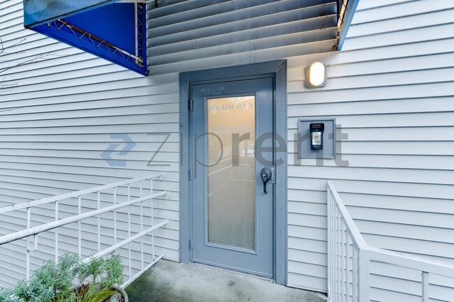 Building Photo - 2419 8th Ave N