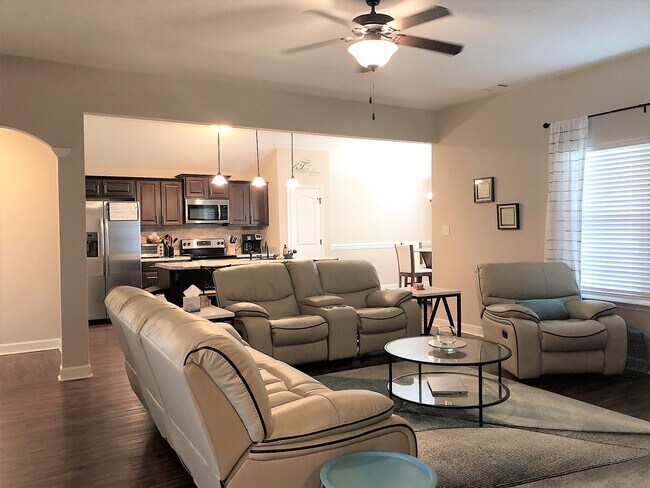 Building Photo - 7054 Summerton Dr