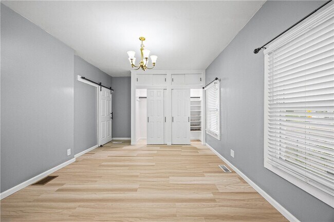 Building Photo - 325 1st St