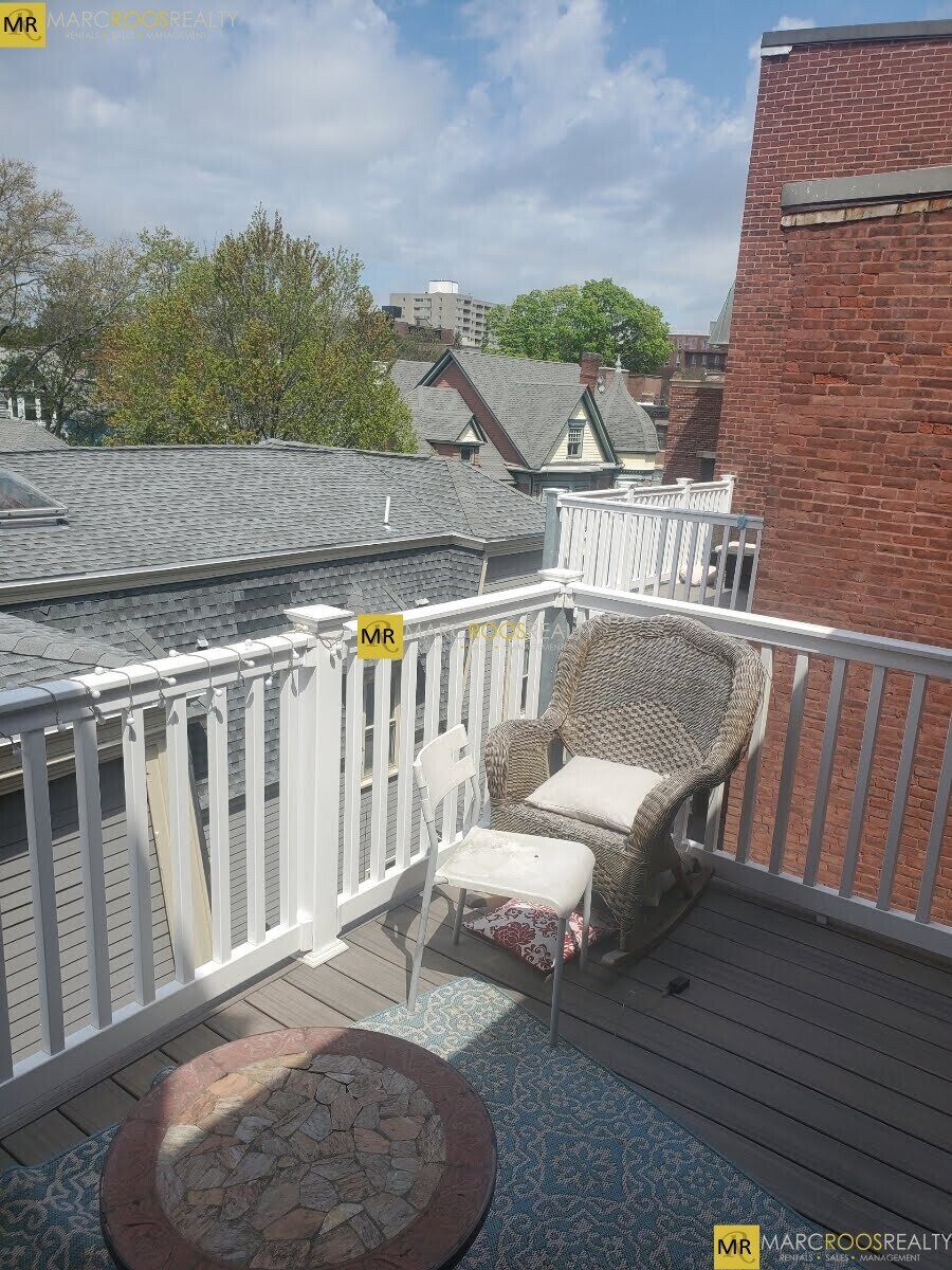 Building Photo - 156 Harvard St
