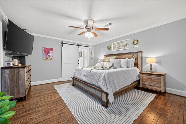 Building Photo - 746 Stone Mountain Dr
