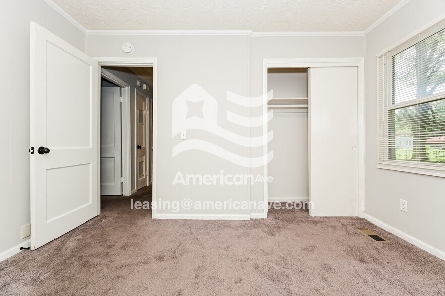 Building Photo - 208 Camellia Cir
