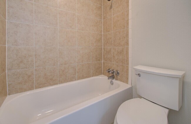 Building Photo - 15611 La Casa Ln