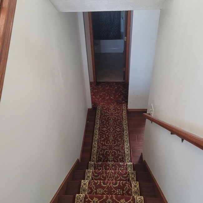 Building Photo - 3 bedroom, 2 bath, single family home.