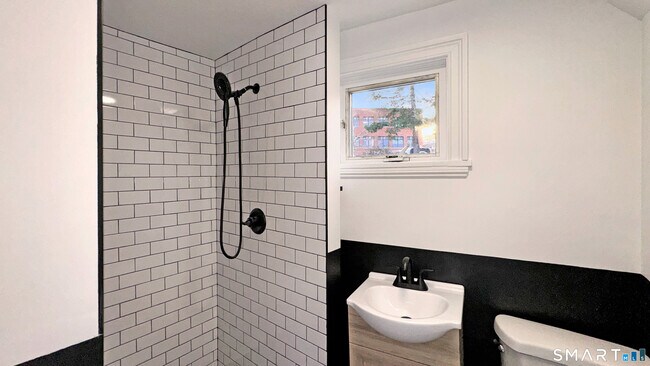 Building Photo - 18 Riverside Ave