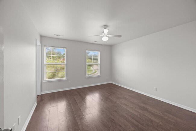 Building Photo - Charming Summerville Rental