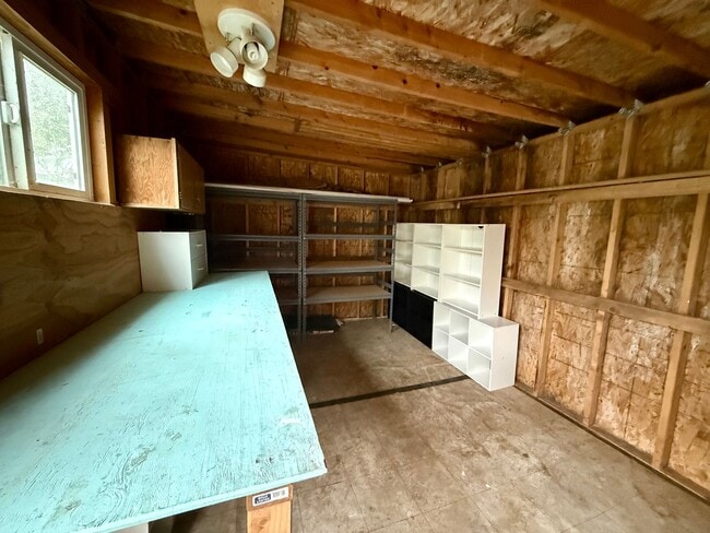 Building Photo - Lakeridge Home