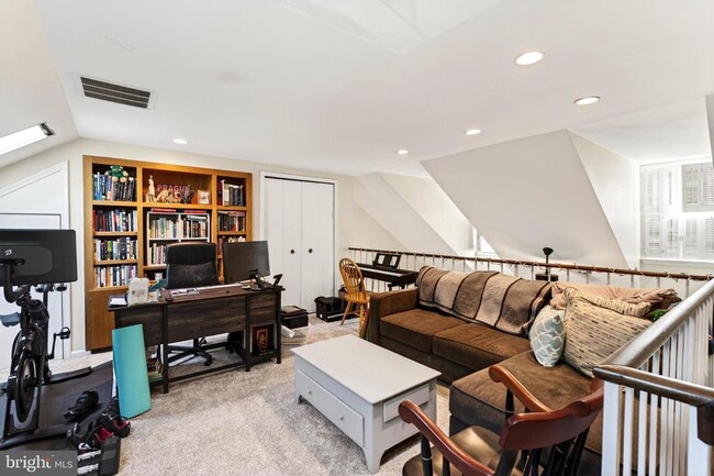 Building Photo - 14230 Oxford Dr