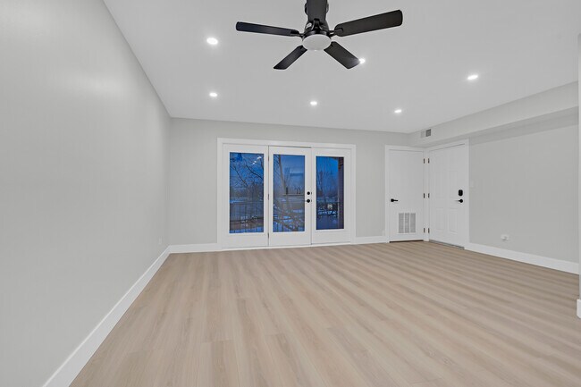 Building Photo - 10347 Dearlove Rd