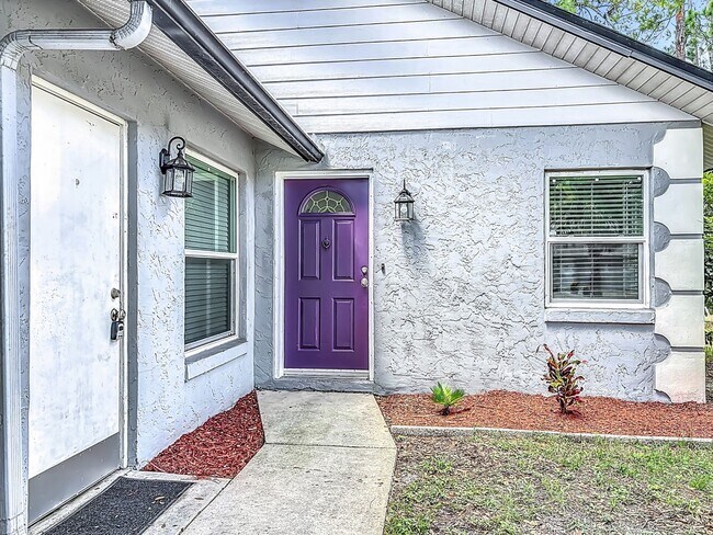 Building Photo - UPDATED 2 Bed, 2 Bath Home with Screened L...