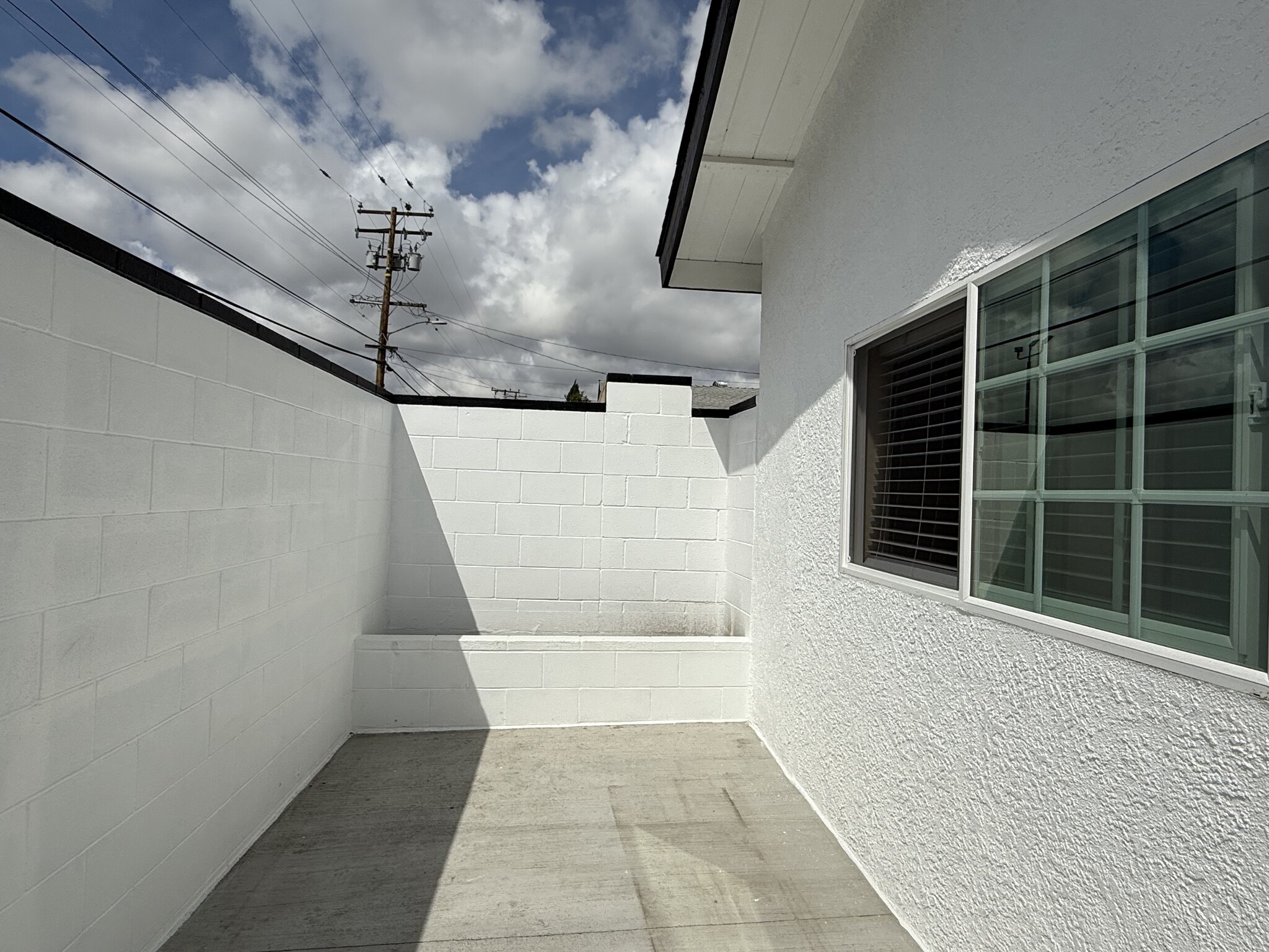 Building Photo - 9452 Rose Ave