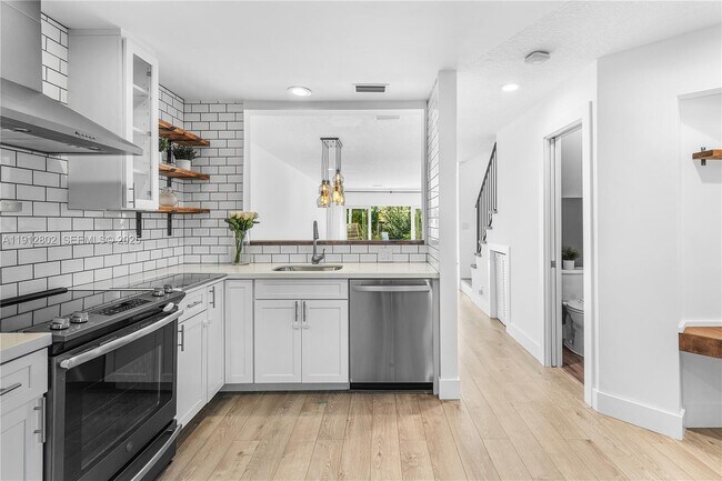 Building Photo - 1616 NE 5th St