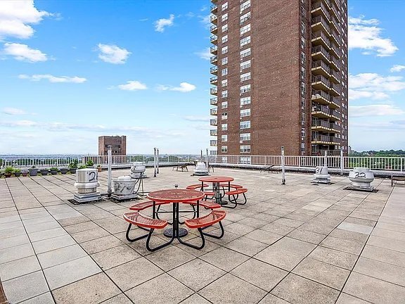 Building Photo - 125-10 Queens Blvd