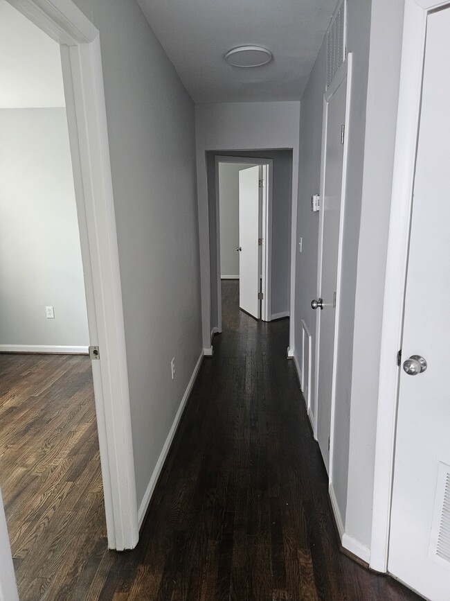 Hallway - 3039 30th St SE