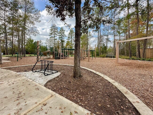 Building Photo - 1515 Las Cuevas Dr