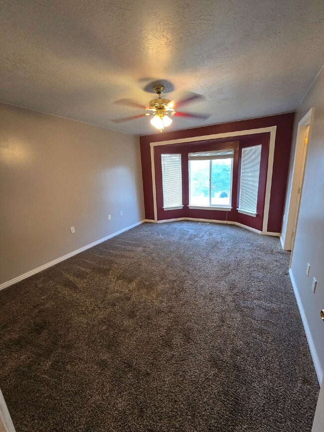 Building Photo - Spacious 5-Bedroom West Valley City Home w...
