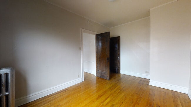 Building Photo - 822 Reba-3N