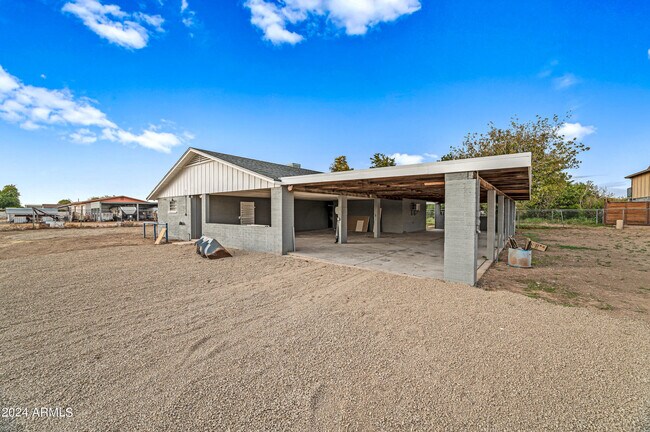 Building Photo - 4812 W Greenway Rd