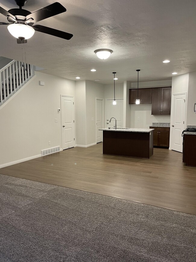 Building Photo - 15135 S Reins Way