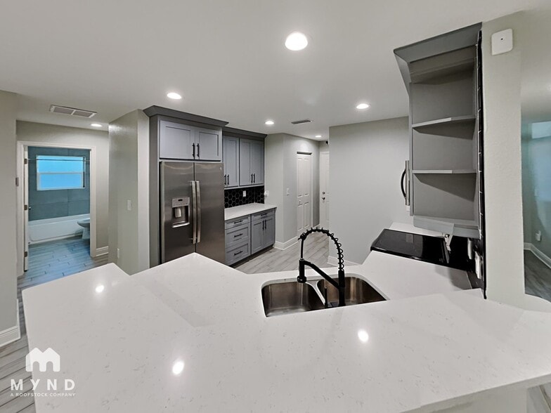 Building Photo - 12733 N Ola Ave