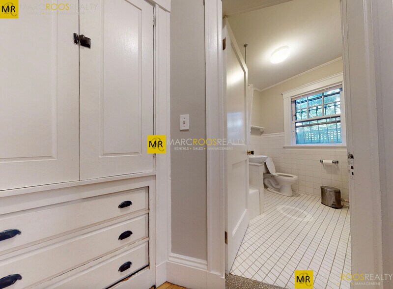 Building Photo - 11 Story St