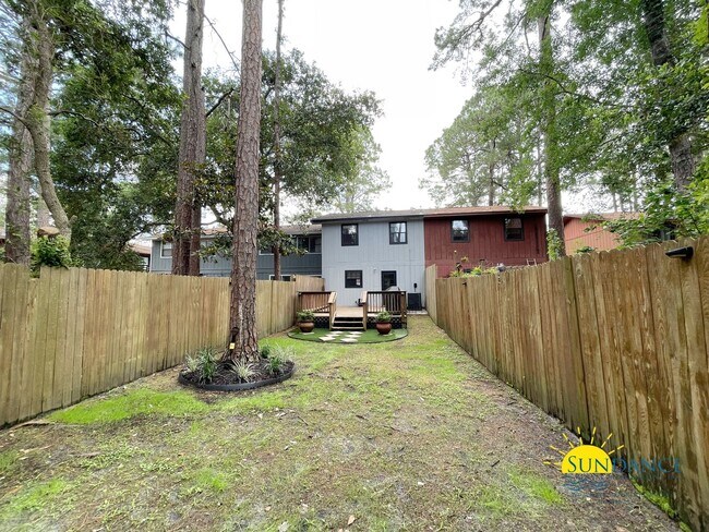 Building Photo - 42 7th Ave