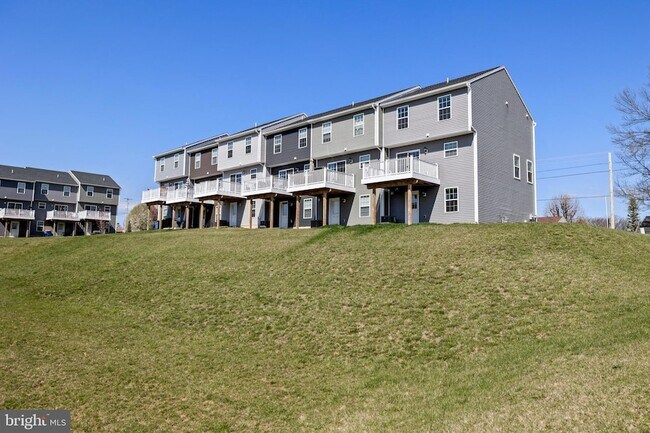 Building Photo - 16 Overshot Ln