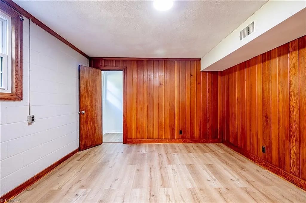 Building Photo - Room in House on Kinnamon Rd