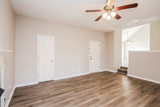 Building Photo - 2457 Briar Knoll Rd