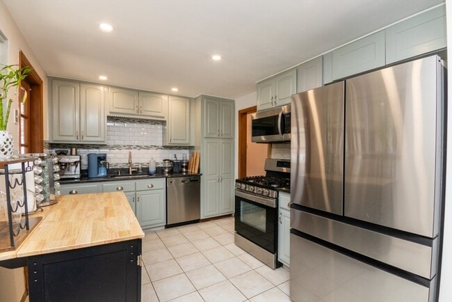 Building Photo - 22 Livoli Rd