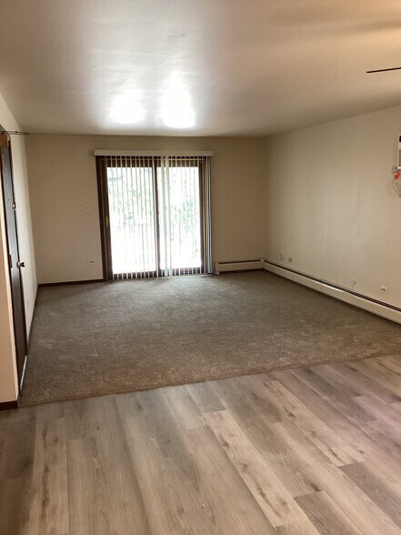 Building Photo - 9839 Ridgeland Ave