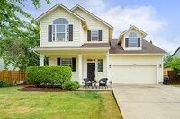 Building Photo - Large 3 Bed, 2.5 Bath Home in McMinnville-...