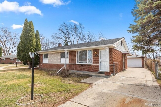 Primary Photo - 10343 N Oak Dr