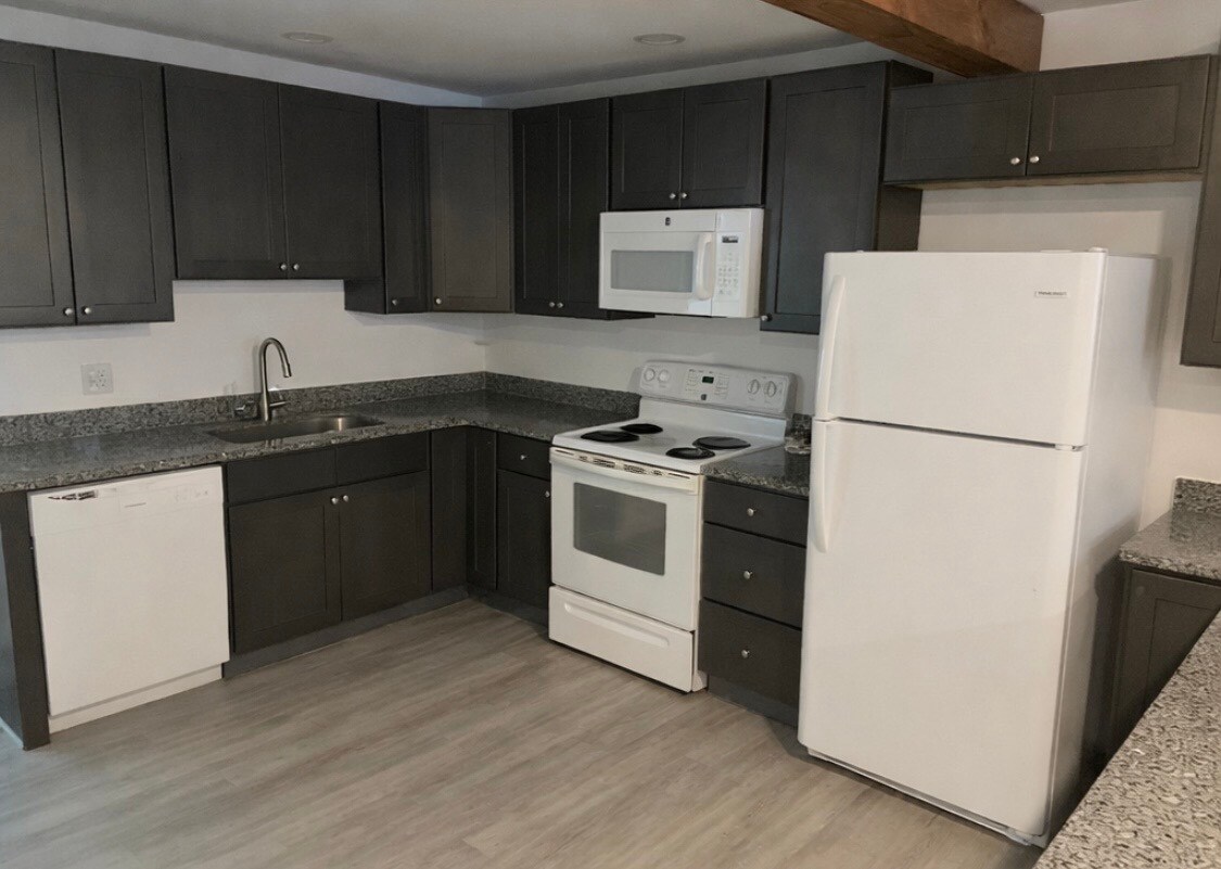 Building Photo - 13 S Main St