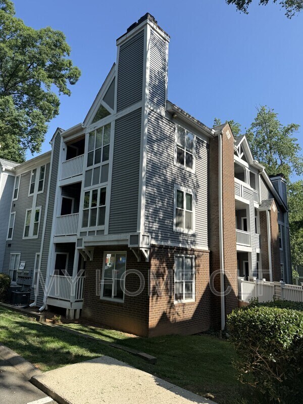 Building Photo - 2516 Cranbrook Ln