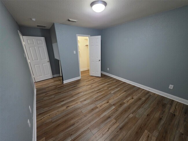 Building Photo - 3011 Crescent Oaks Park Ln