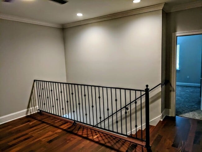 Building Photo - An amazing Townhouse for people who like b...