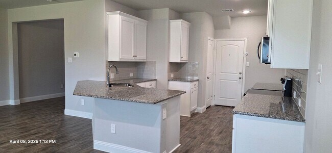 Building Photo - Beautiful 3-Bedroom Townhome with 2-Car Garage in Greenville!
