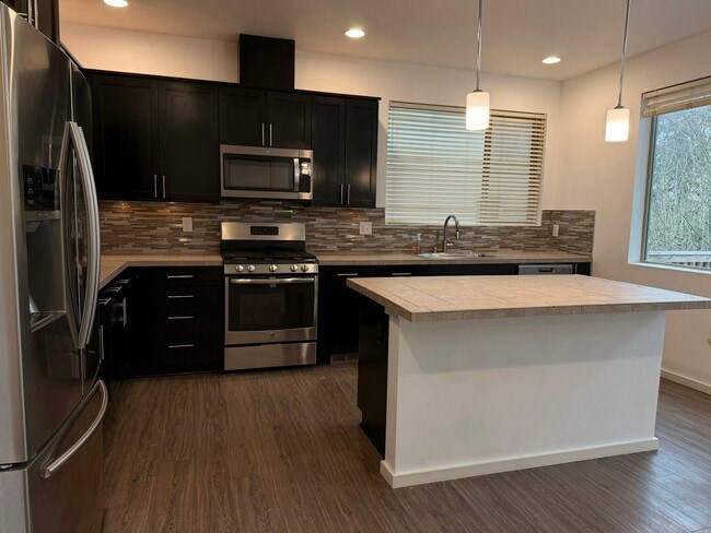 Building Photo - 18707 107th Ave SE