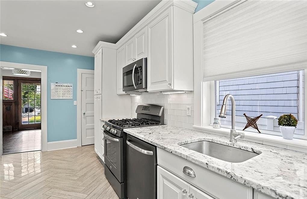 Building Photo - 49 Newman Pl