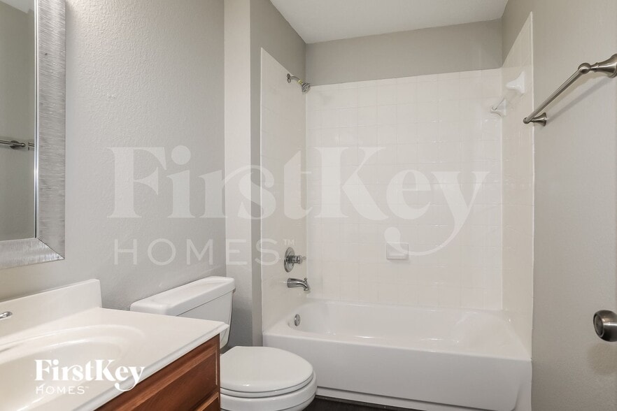 Building Photo - 15406 Boulder Hollow Ln