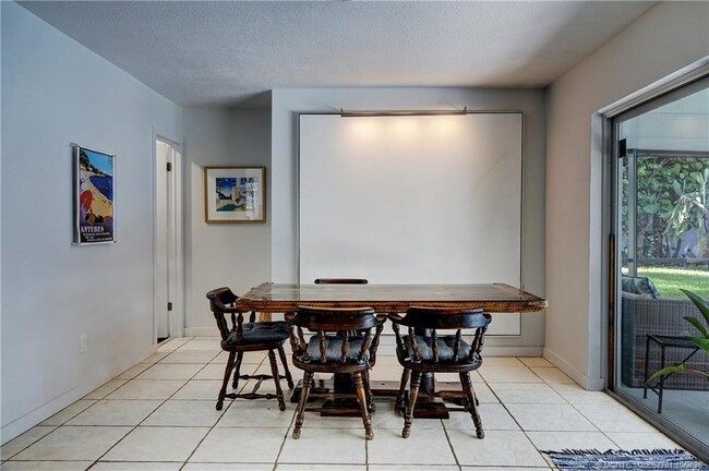 Building Photo - 905 SE Flamingo Ave