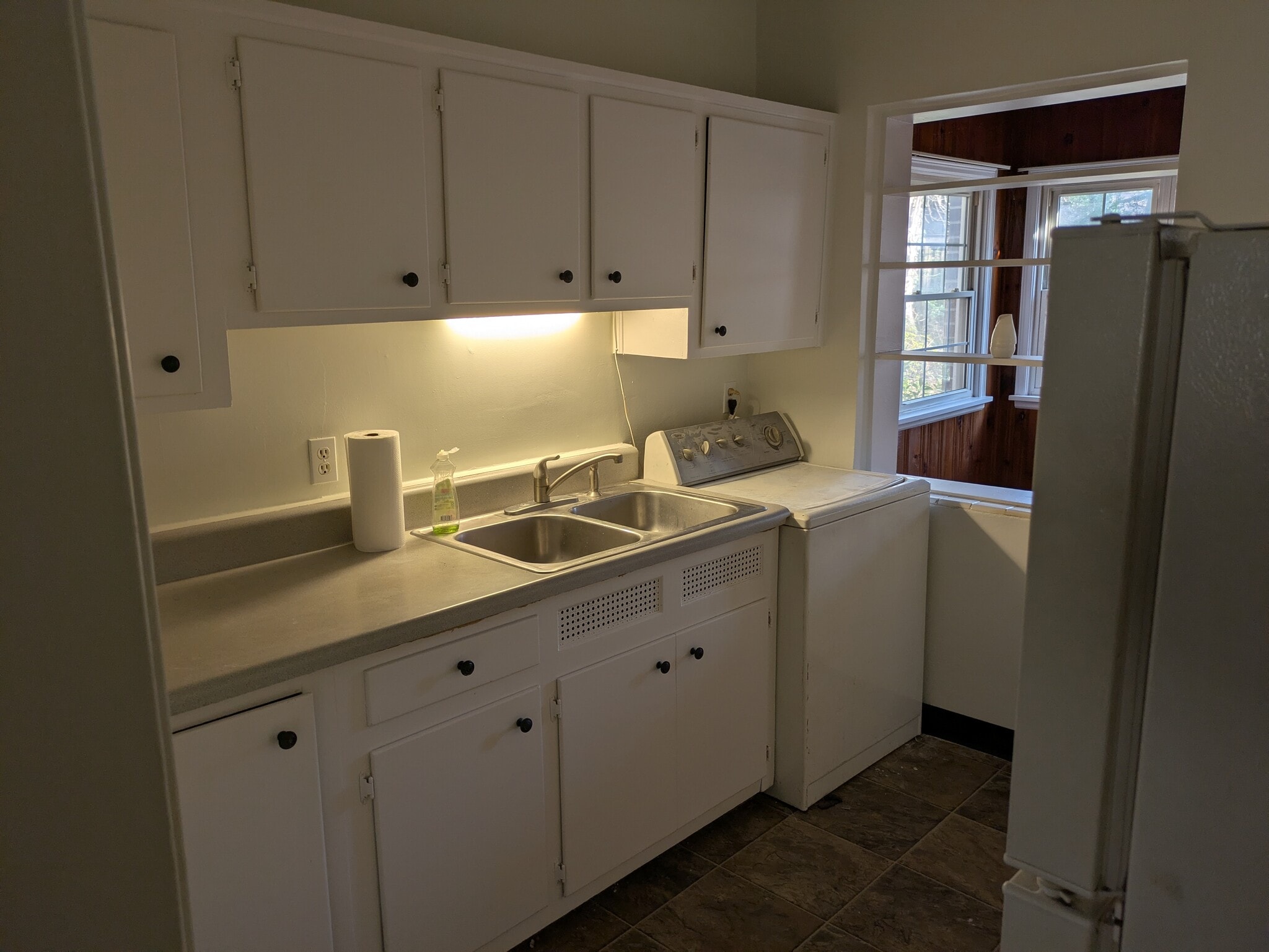 kitchen - 184 Garden Ln