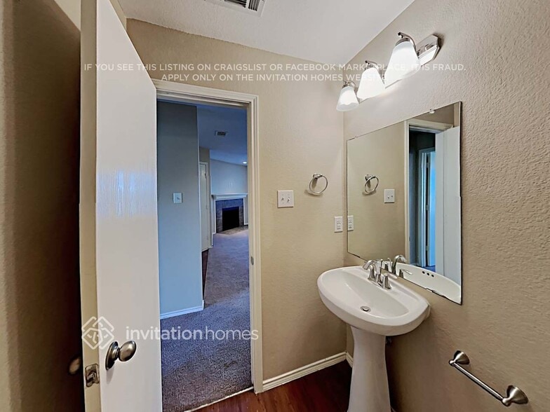 Building Photo - 1852 Village Park Trail